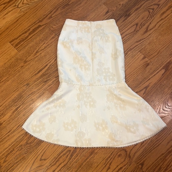 V. Chapman Woman’s Floral Skirt Size 0 - Picture 4 of 5